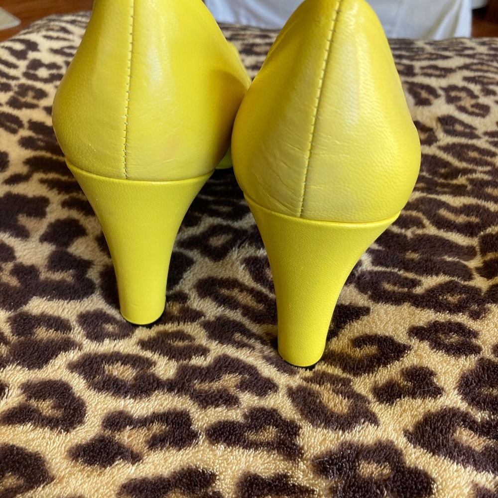 Ladies yellow heel